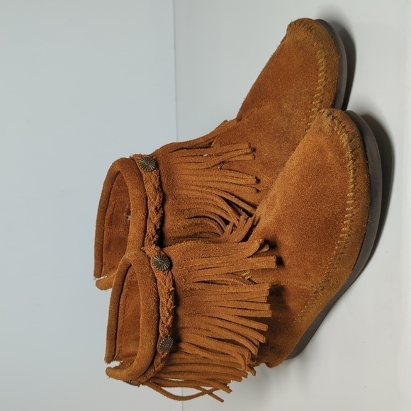 Minnetonka hi top fringed moccasin booties women's size 6 - Picture 1 of 16